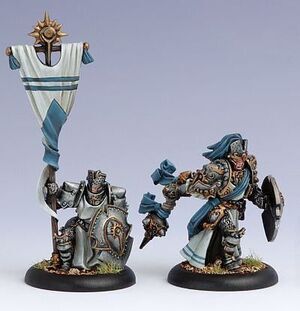 WARMACHINE: CYGNAR OFICIAL Y PORTAESTANDARTE CABALLEROS                    