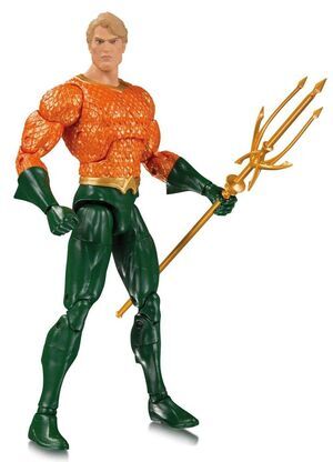 AQUAMAN FIGURA 17 CM DC ESSENTIALS                                         