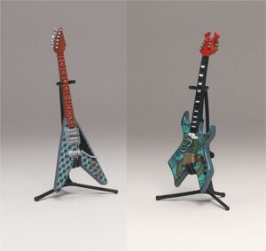 SALDO - GUITAR HERO SET 2 GUITARRAS 12CM WAVE 1 - VORACIOUS C. & WIDOWMAKER D.     