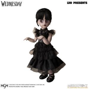 WEDNESDAY LIVING DEAD DOLLS FIG 25;4 CM MIERCOLES ADDAMS BAILANDO