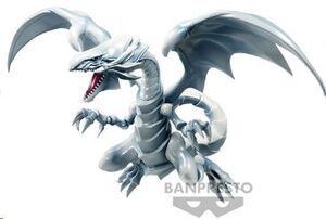 YU-GI-OH! DUEL MONSTERS FIGURA DRAGON BLANCO DE OJOS AZULES 13CM