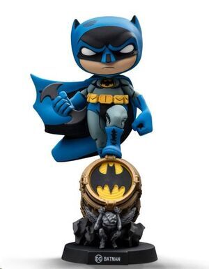 BATMAN MINIFIGURA MINI CO. PVC BATMAN EN BAT-SE�AL (VARIANTE AZUL) 15 CM