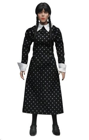 WEDNESDAY FIGURA MI�RCOLES ADDAMMS (VESTIDO CL�SICO) 20 CM